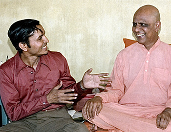 Yogi Shanti Desai and his guru, Swami Kripalu, 1974